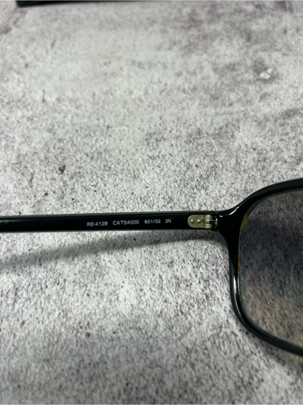 Ray Ban CATS 4000 black/grey gradient RB4128 601/32 60 sunglasses